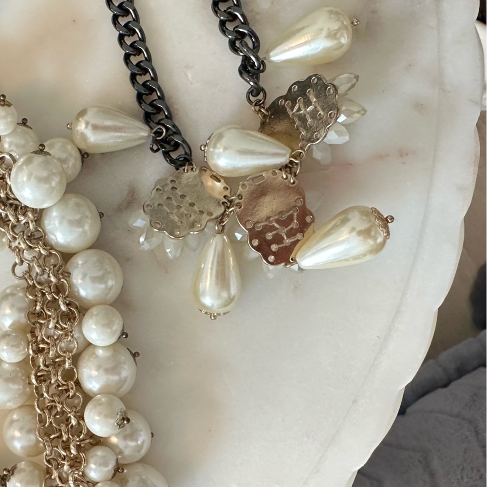 Chunky Pearl statement necklace set 🤍 - Picture 3 of 4